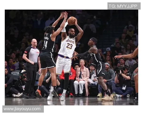 篮网与湖人精彩对决全场解说回顾与赛后分析